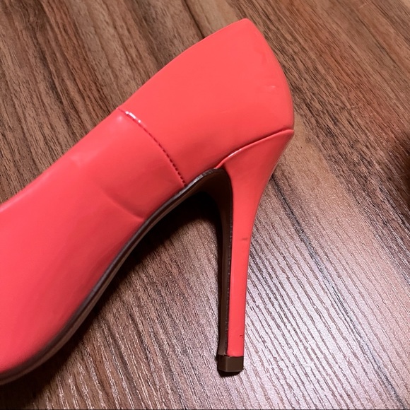 3/$20 🌸 Heart in D coral stiletto heels, size 8 👠 - Picture 5 of 9